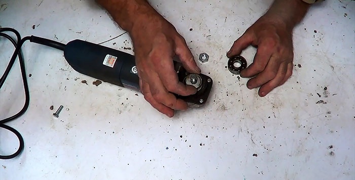 Do-it-yourself electric hacksaw from a grinder