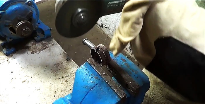 Do-it-yourself electric hacksaw from a grinder