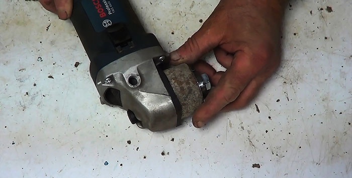 Do-it-yourself electric hacksaw from a grinder