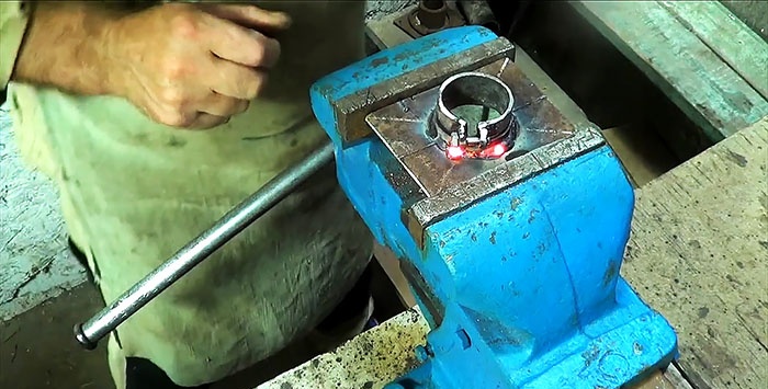 Do-it-yourself electric hacksaw from a grinder