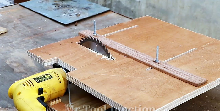 Mini circular table based on drill