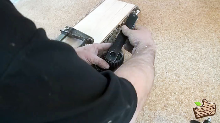 How to turn a timing gear into a full-fledged wood cutter