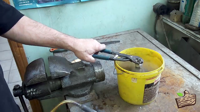 How to turn a timing gear into a full-fledged wood cutter