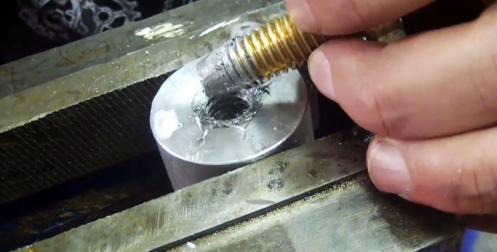 2 tricks for cutting threads with a bolt and sealing with copper wire