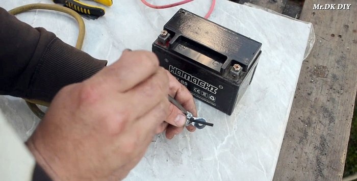 12 V welding machine from a battery for welding thin metal