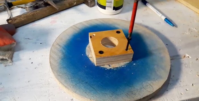 A very simple grinding machine made from available materials