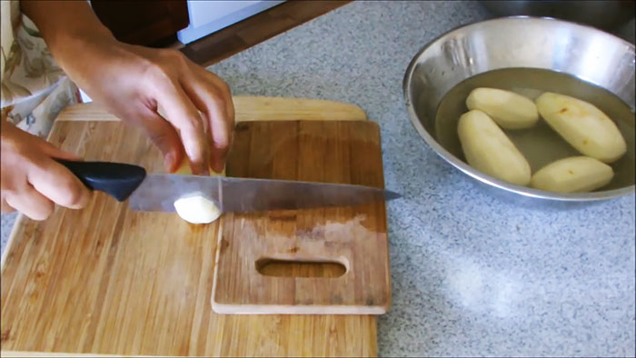 Cut potatoes into spirals with a regular knife