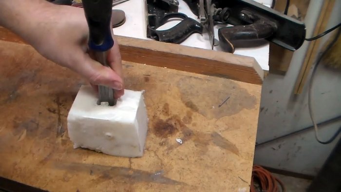 How to simply and easily make a mallet from a plastic canister