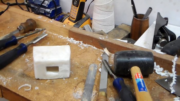 How to simply and easily make a mallet from a plastic canister