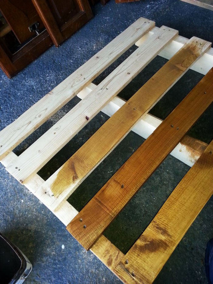 How to turn old pallets into a beautiful coffee table