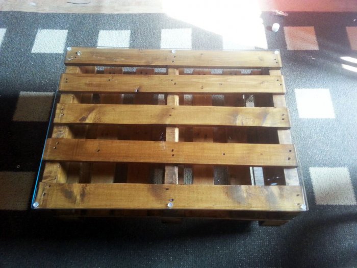 How to turn old pallets into a beautiful coffee table