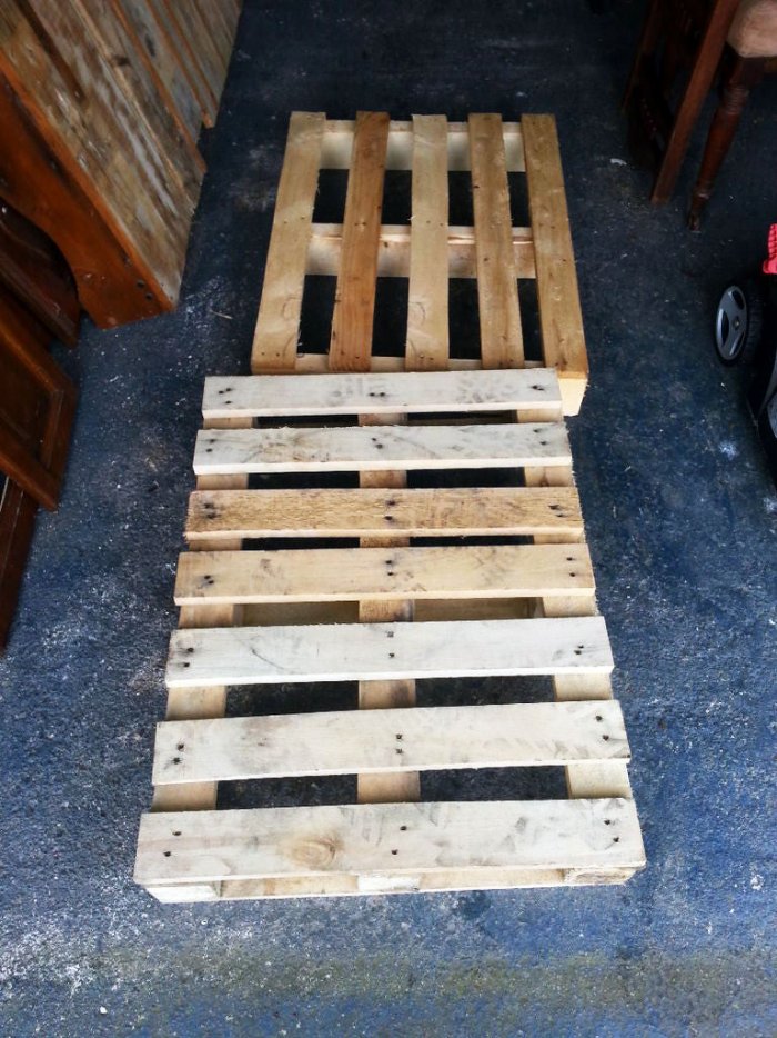 How to turn old pallets into a beautiful coffee table