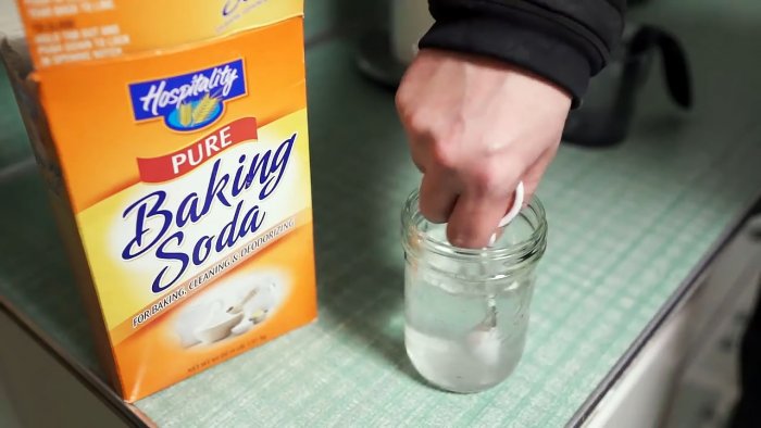 10 Amazing Baking Soda Hacks