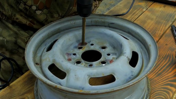 DIY garden hose reel from a car wheel