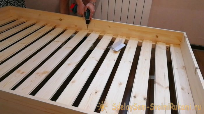 Simple DIY bed