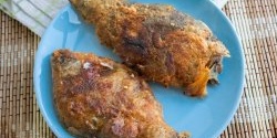 How to fry whole fish in a frying pan with a crispy crust