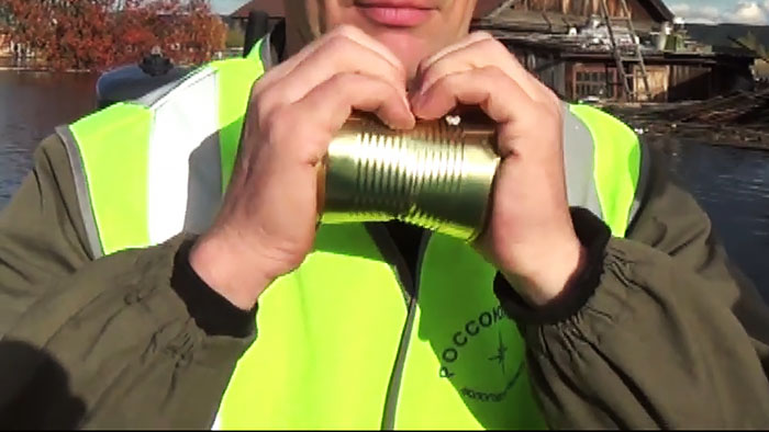 How to open a tin can with bare hands