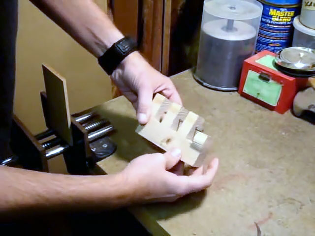 How to make a nail puzzle