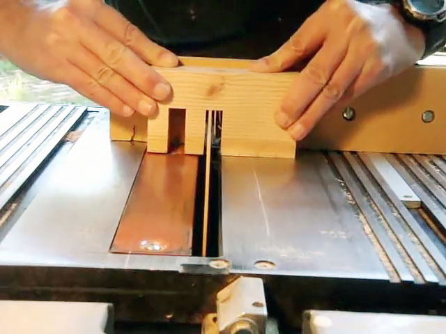 How to make a nail puzzle