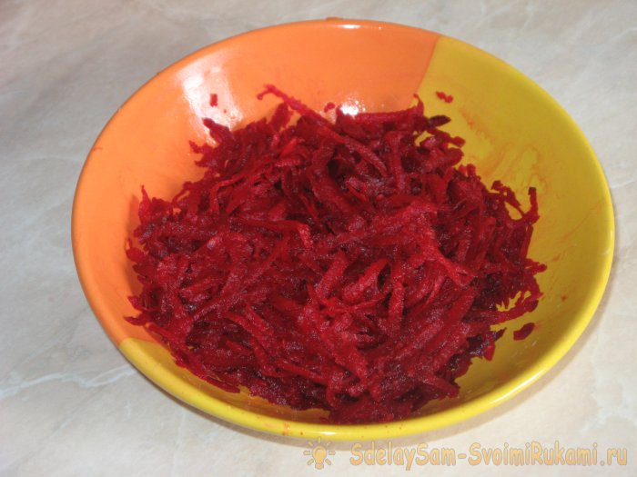 Quick, light and tasty borscht with mushrooms without frying