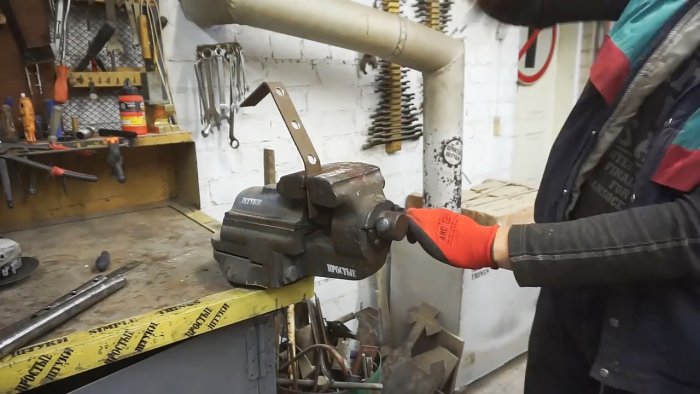 A device for quickly applying plaster with your own hands