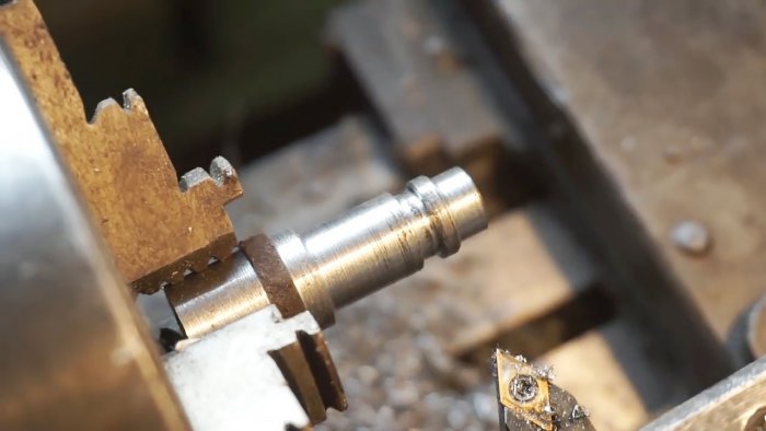 A device for quickly applying plaster with your own hands