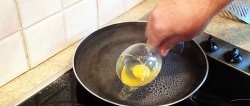 How to quickly boil soft-boiled eggs in a frying pan