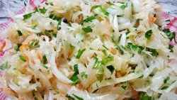 Dry salting of cabbage (in its own juice)