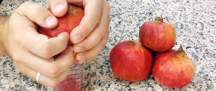 A glass of pomegranate in 2 minutes