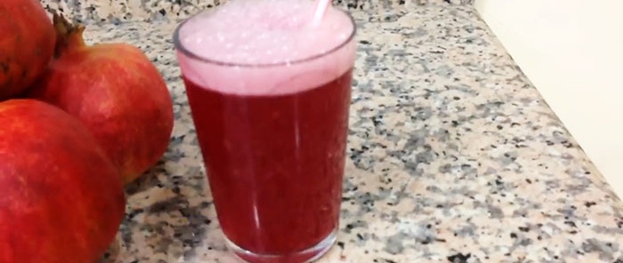 A glass of pomegranate in 2 minutes