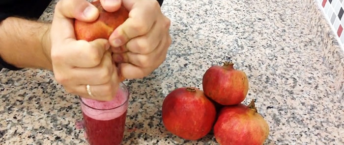 A glass of pomegranate in 2 minutes