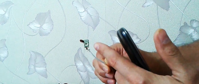 Detector of hidden wiring from a smartphone