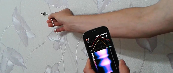 Detector of hidden wiring from a smartphone