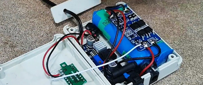 How to make a mini 12 V uninterruptible power supply for a router