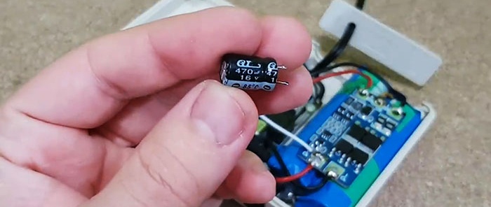 How to make a mini 12 V uninterruptible power supply for a router