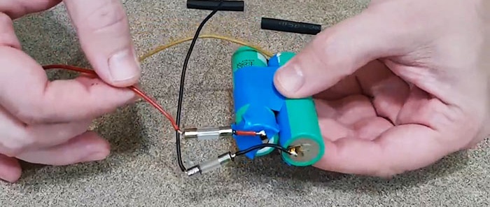 How to make a mini 12 V uninterruptible power supply for a router