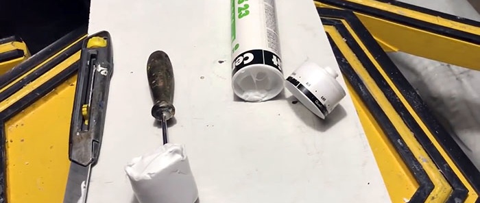 How to remove a frozen plug from a tube with sealant