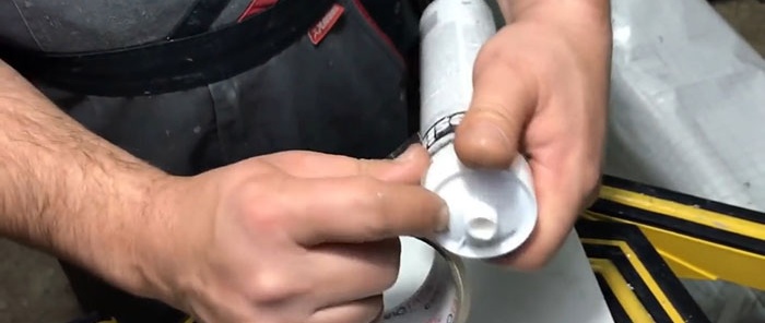 How to remove a frozen plug from a tube with sealant