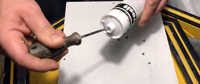 How to remove a frozen plug from a tube with sealant