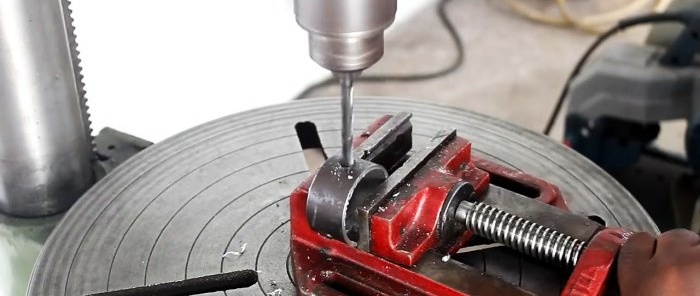 How to turn a drill into a router using simple equipment