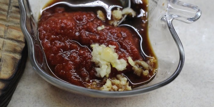 Mackerel in tomato glaze in the oven