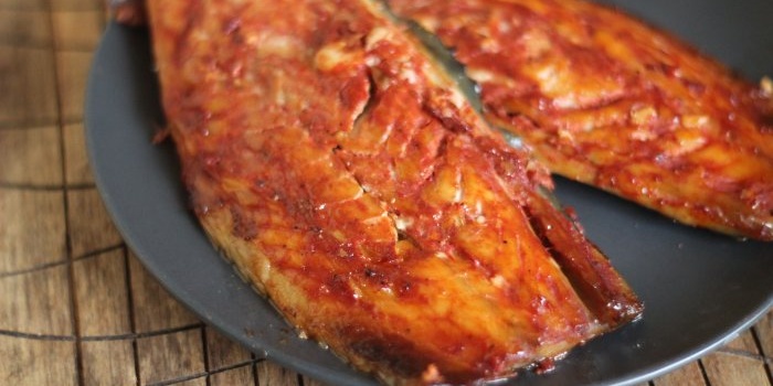 Mackerel in tomato glaze in the oven