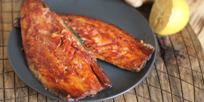 Mackerel in tomato glaze in the oven