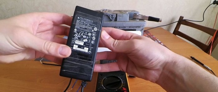 How to charge a car battery with a laptop power supply