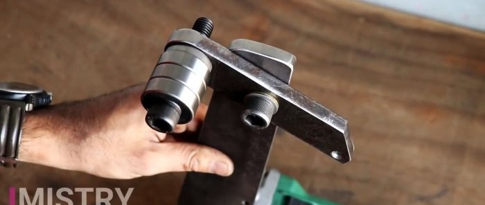 How to make a belt grinder using a grinder without welding