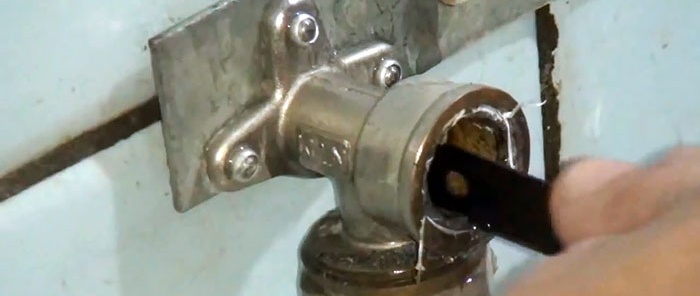 How to unscrew a broken eccentric on a faucet