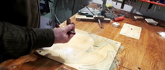 How to cut a circle out of glass