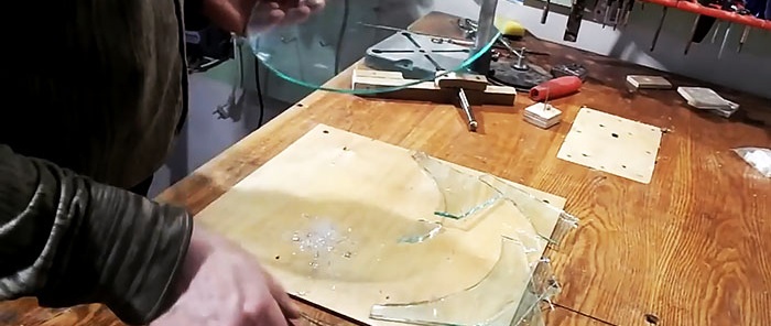 How to cut a circle out of glass