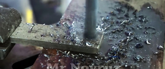 How to make tabletop metal shears from a file