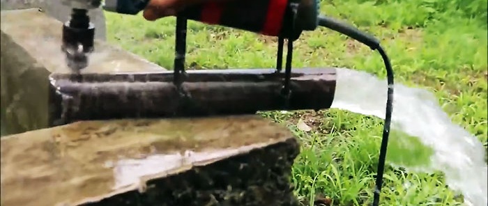 Homemade high-performance pump for pumping water driven by an angle grinder